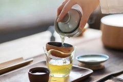 泡茶水温多少度合适，泡茶的方法步骤