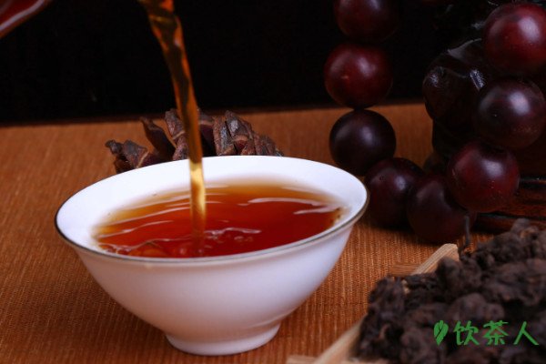 普洱茶饼的冲泡方法，普洱茶的几个撬茶技巧(看完就明白了)