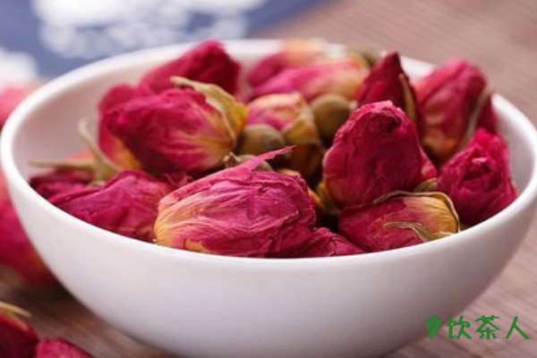 玫瑰花茶的颜色是绿色吗，玫瑰花茶是绿色还是黄色(橙黄偏绿)
