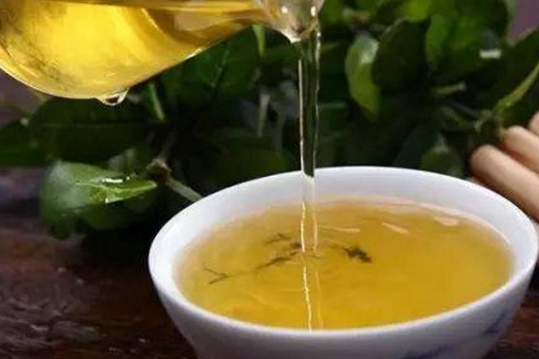 喝杜仲茶有什么好处，杜仲保健茶的功效与作用