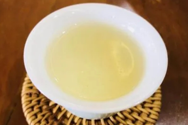 安神的茶饮有哪些，可以喝红茶/菊花茶/玫瑰花茶/酸枣仁茶