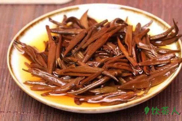 云南蜜香金芽红茶什么价，红茶中的爱马仕(特级茶上万一斤)