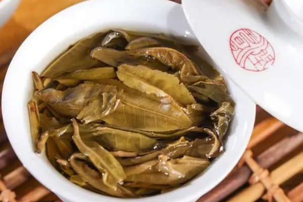 一砖二饼三沱茶什么意思，是指一级二级三级原料