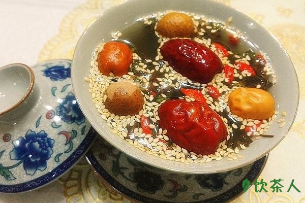 八宝茶上火还是下火，少量饮用下火(长期饮用上火)